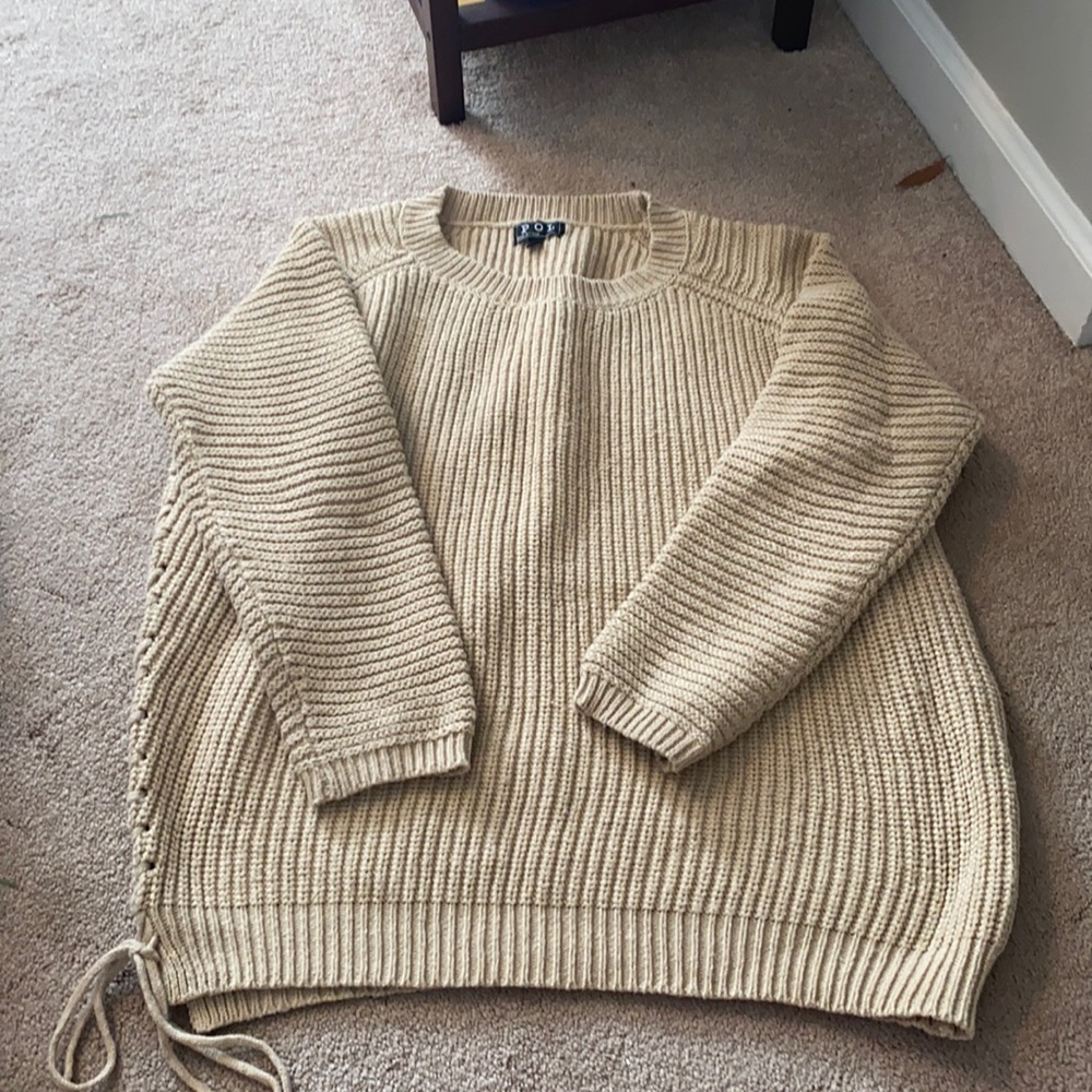 Chunky sweater with side tie